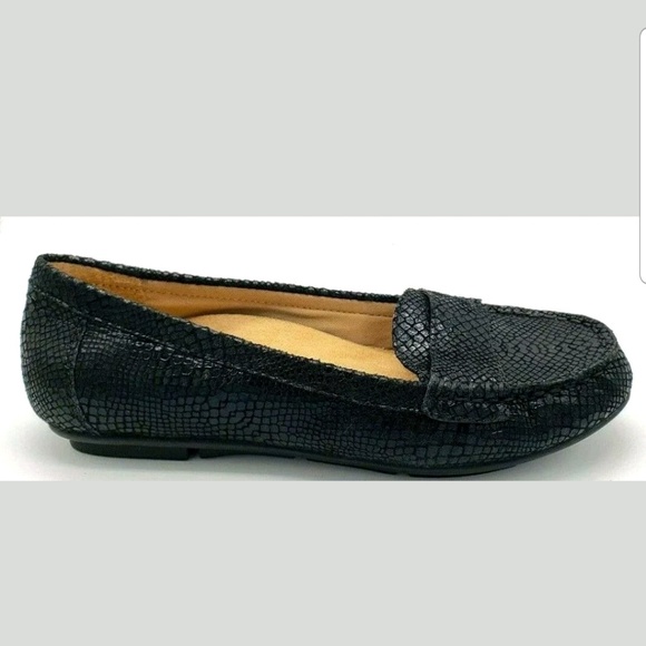 vionic larrun loafer leopard